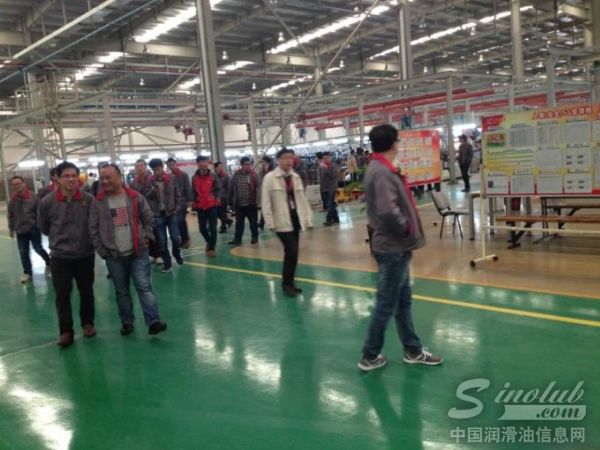 众泰汽车生产车间