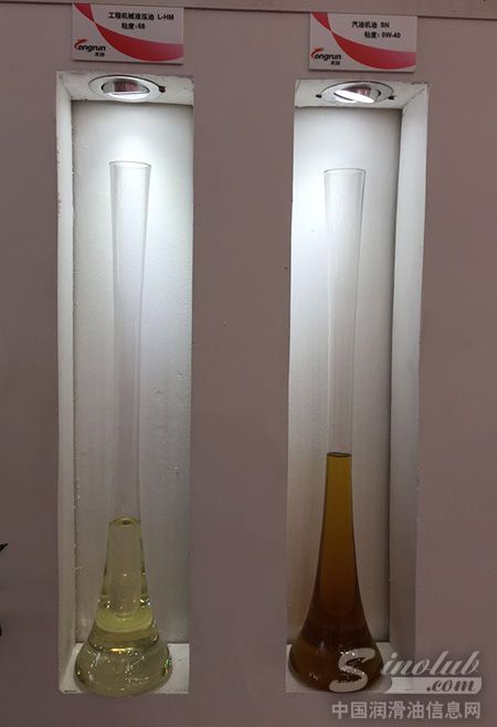 站台内的油品展示