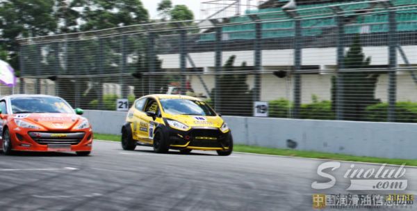 彼凌驰润滑油赞助车队-澳门新力动能车队赛车驰骋赛场