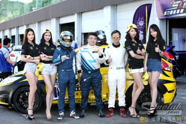 彼凌驰润滑油美女模特与澳门新力动能车队车手合影