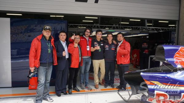 CEPSA中国经销商参观F1-红牛维修车间