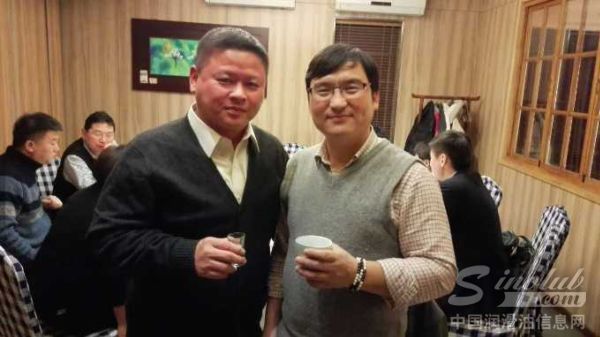 中华油供处经理苗磊磊和雪佛龙奥伦耐(北京)国际贸易有限公司总经理黄树仁合影